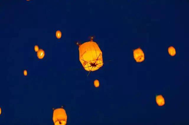 无人机秀里的符号文化、商业与科技