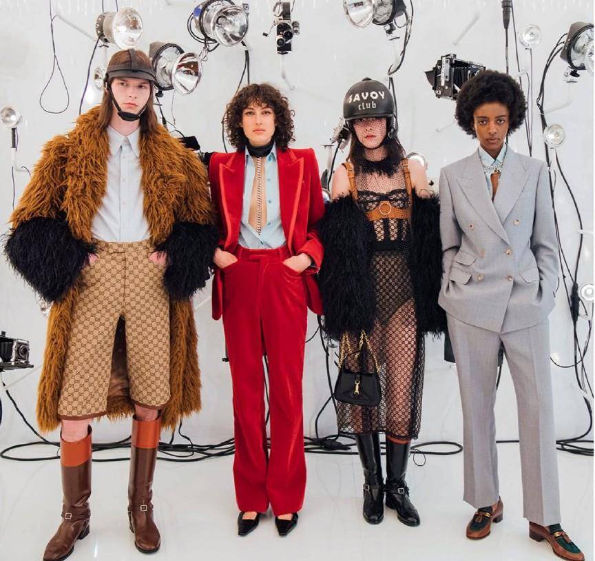 杨幂 杨幂、倪妮、郑秀文、刘雯同穿一款吊带蕾丝裙上杂志，杨幂竟输了