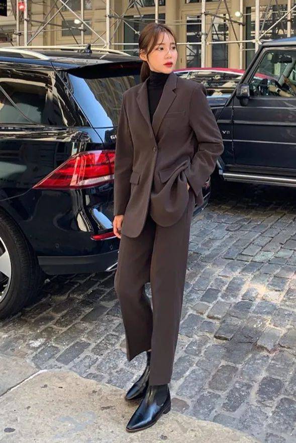 灯芯绒 别再穿高跟鞋了，奶奶裤+短靴才是今年秋冬最流行！