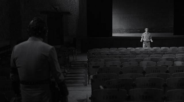 电影|《导演请指教》：吵架比影片好看，导演比演员卑微，就着弹幕更香