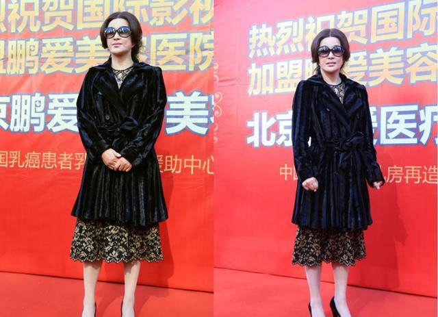 黑色 65岁刘晓庆不服老，穿红色风衣造型潇洒，气质丝毫不输年轻人