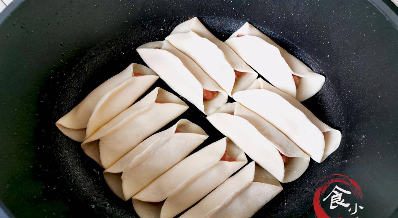 莲藕|全家都爱吃的莲藕鲜肉锅贴,提前包好冻起来,早上10分钟搞定早餐