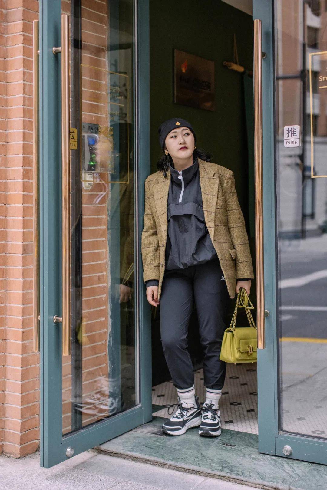 特步 通勤、休闲、出行……我的8个秋冬运动鞋混搭