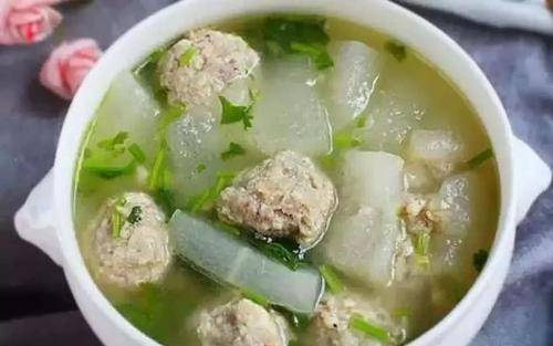 木耳肉丝鸡蛋胡萝卜汤的做法 2fc5c69945894a5098456c6f9ddd2f39.jpeg
