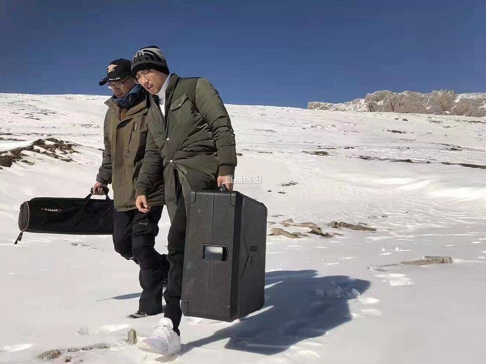 走，海拔4007米，跟着绵阳广电记者去看雪~