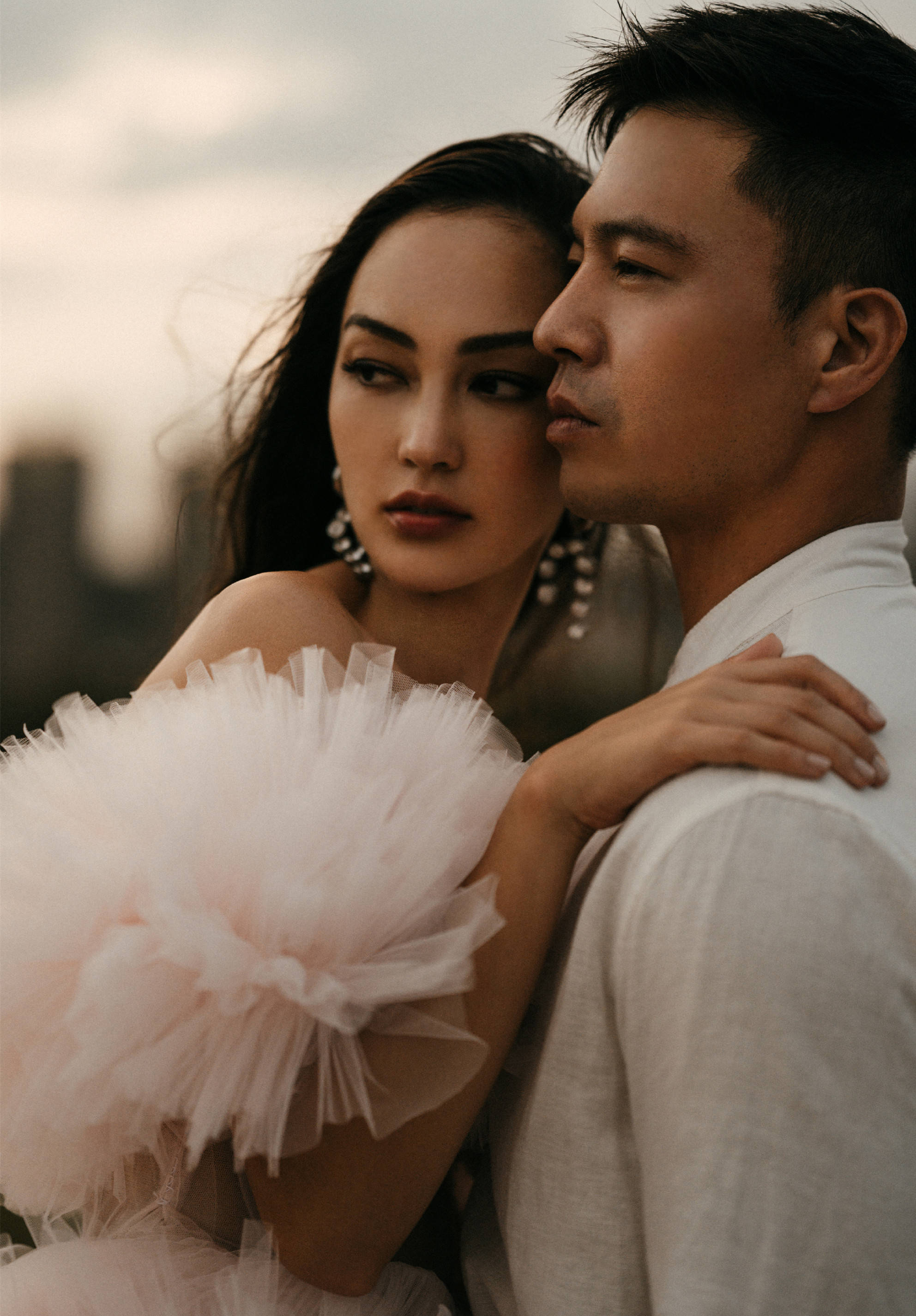 安志杰晒全家福庆祝结婚4周年,名模妻子身材好,一对子女颜值高?