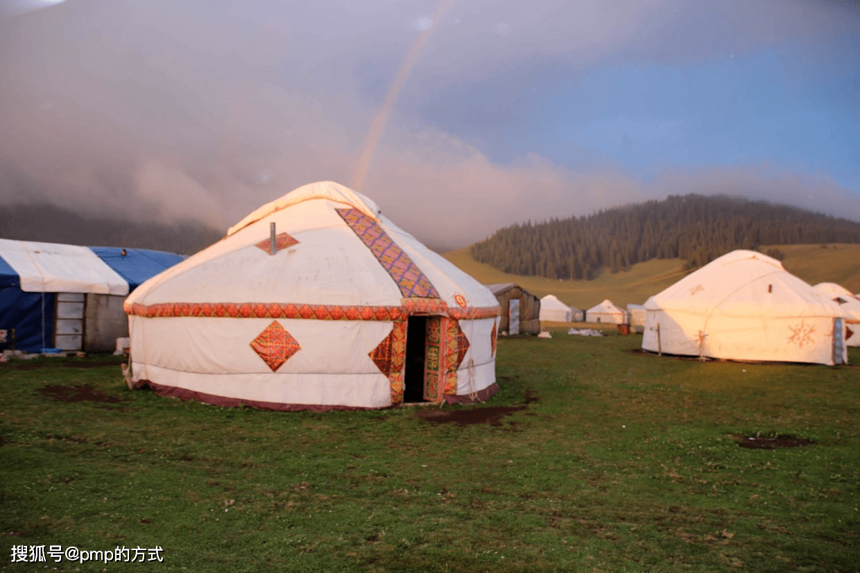 环游赛里木湖(住与行)_毡房