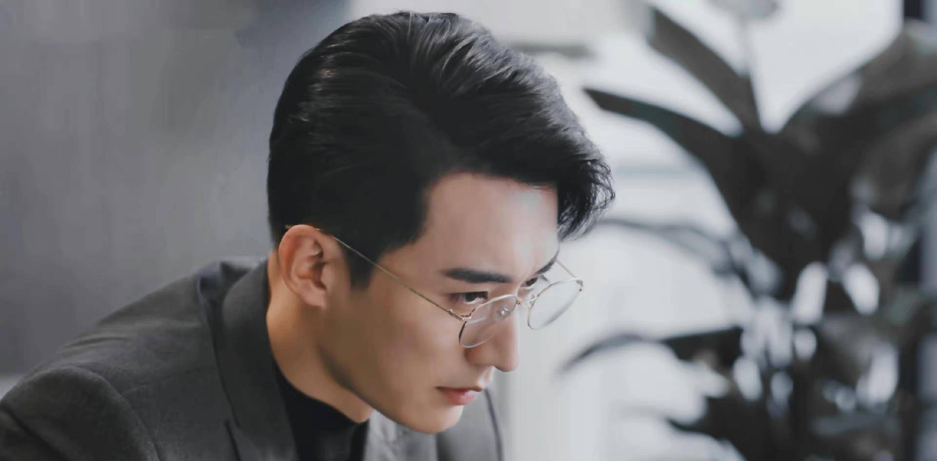 张予曦|手摸腹肌、衬衫吻、氛围感拉满，这才是成年人该看得剧！