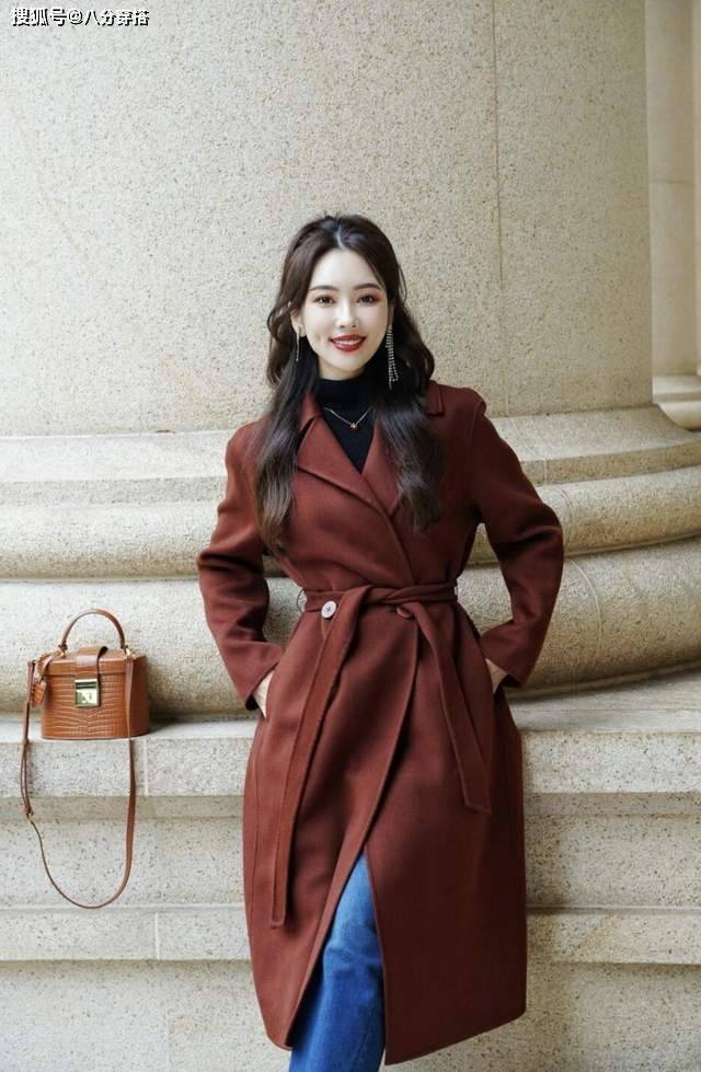棕色 优雅女人会穿“大衣”更有气质，不老气、不扮嫩，这才是最好状态