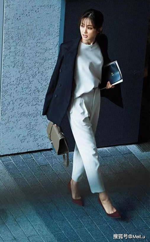 黑色 冬天的办公室，凭什么美得高级？3个技巧、15套搭配，手把手教你