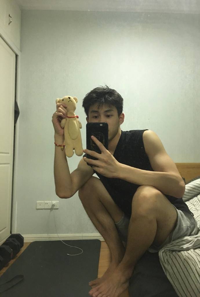 22歲的重慶大男孩，看上去很瘦，脫掉衣服有肌肉，帥痞可愛又迷人！ 健身減肥達人 第5张