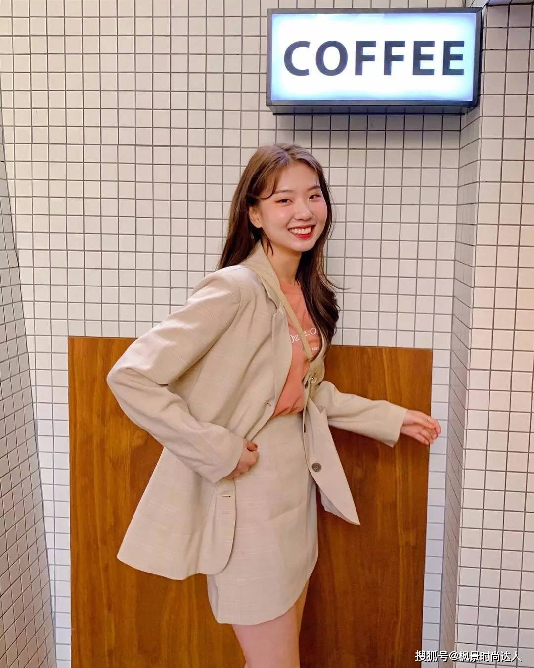 王道 奶茶色就是王道！穿上这个201最百搭配色，从头到脚怎么搭、怎么好看！