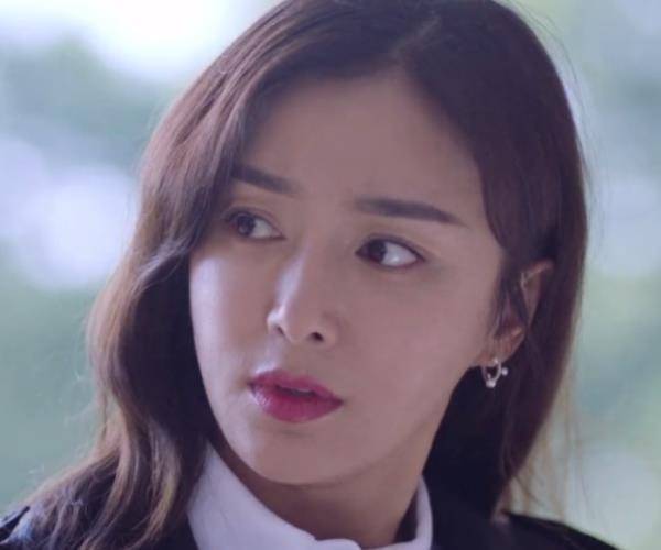 李顺|《突围》看到了潘之琳，跟靳东是老搭档了，这一次表现也不错