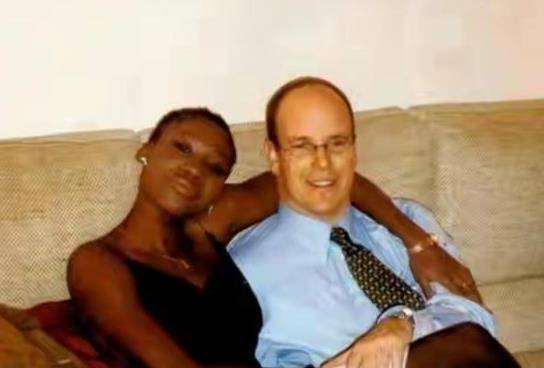 赡养费|摩纳哥夏琳王妃从南非返回，和丈夫甜蜜同框，力破离婚传闻