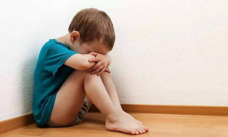 家长|这种“冷暴力”在幼儿园卷土重来，可能孩子正在遭受，父母却不知