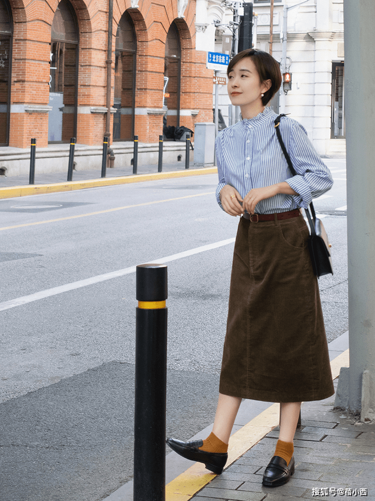 颜色 冬天建议30+女性多穿“半身裙”，选这4款就够了，搭配起来很优雅