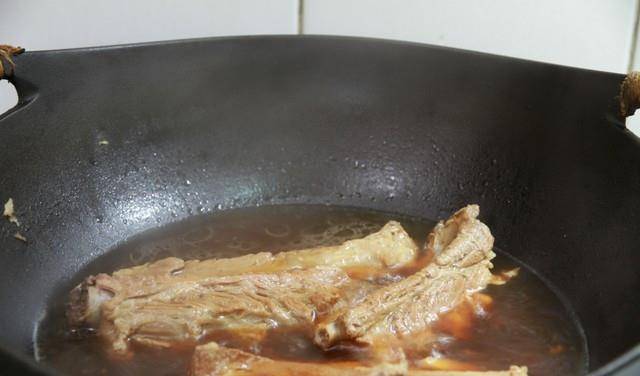 网友|天气太热,就做了一个菜,有荤有素一锅出,网友:这妈妈会偷懒