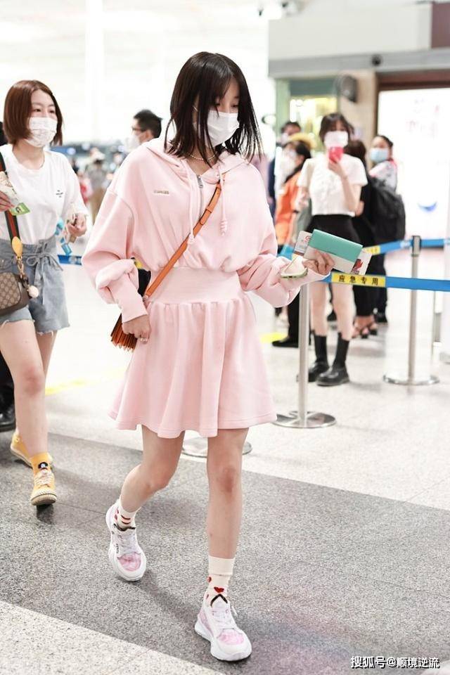 进行 浅粉、深粉都有吸引力，选择粉色服饰穿搭，满足你的少女心