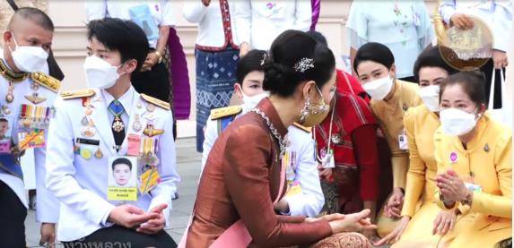 心思|诗妮娜费劲心思，扶持清秀新侍女成功上位，主仆二人同登海报