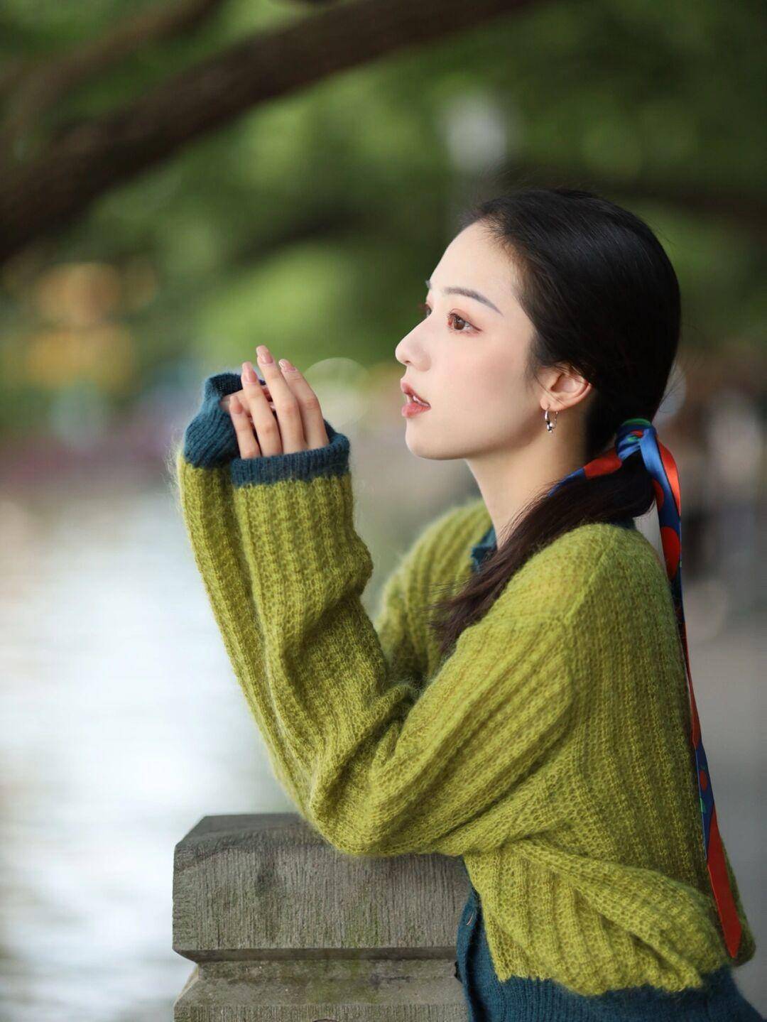 设计 毛衣才是冬季的必备单品,为你分享几个实用款,百搭温柔又显气质