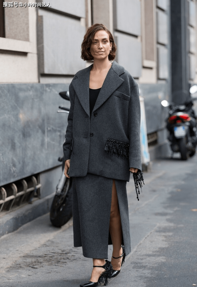 职场 这一季被法式风毛呢裙吸引,简约高级太优雅了,难怪潮人也在穿