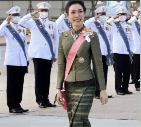 心思|诗妮娜费劲心思，扶持清秀新侍女成功上位，主仆二人同登海报