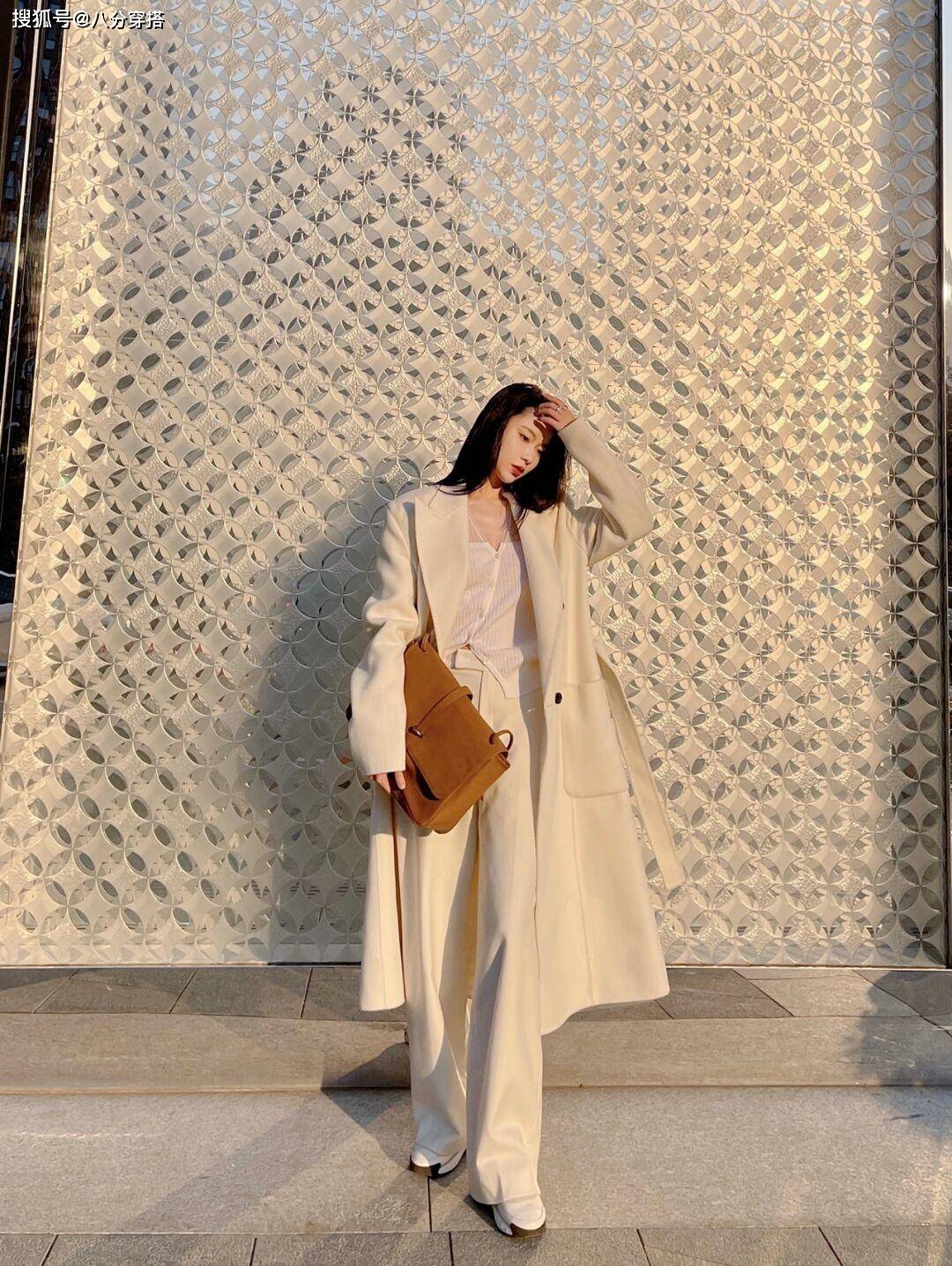 看点 冬天穿大衣，多选这几种颜色，温柔显白又百搭，不管怎么搭都洋气