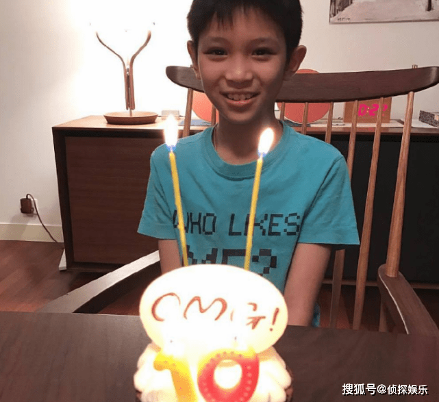 袁咏仪为儿子庆15岁生日,魔童儿时萌照曝光,wink表情萌化