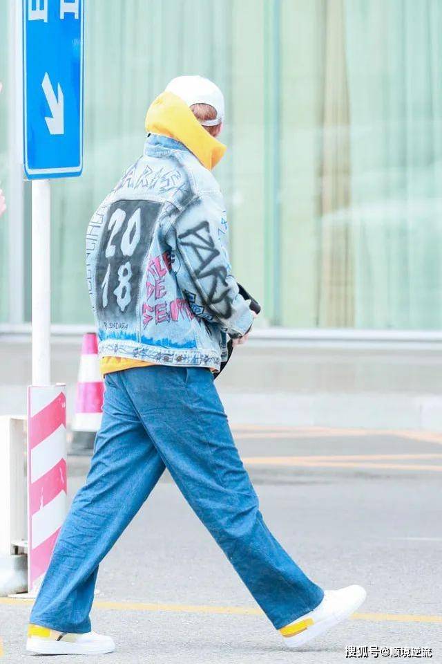 卫衣 爱豆帅气复工造型,鹿晗打造嘻哈风,黄子韬穿皮裤展露完美身材