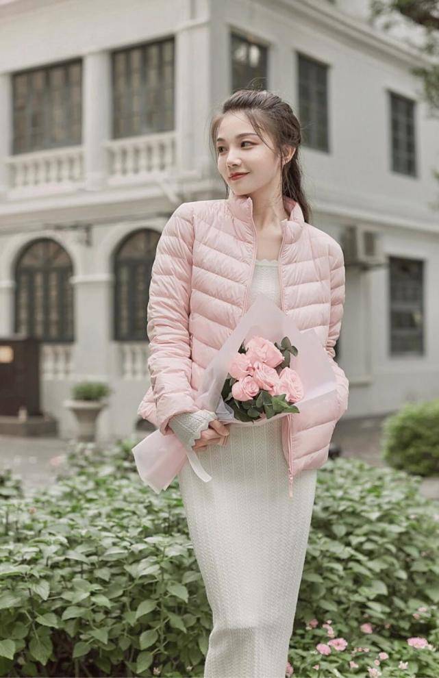 整体 降温没“羽绒服”真不行，少女们都爱这4个款，青春洋溢又保暖