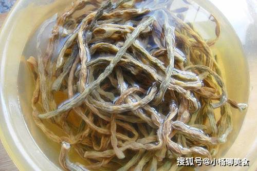 清水|天冷了,家人特馋这个菜,从小吃不腻,简单炖一炖,冬天吃特下饭