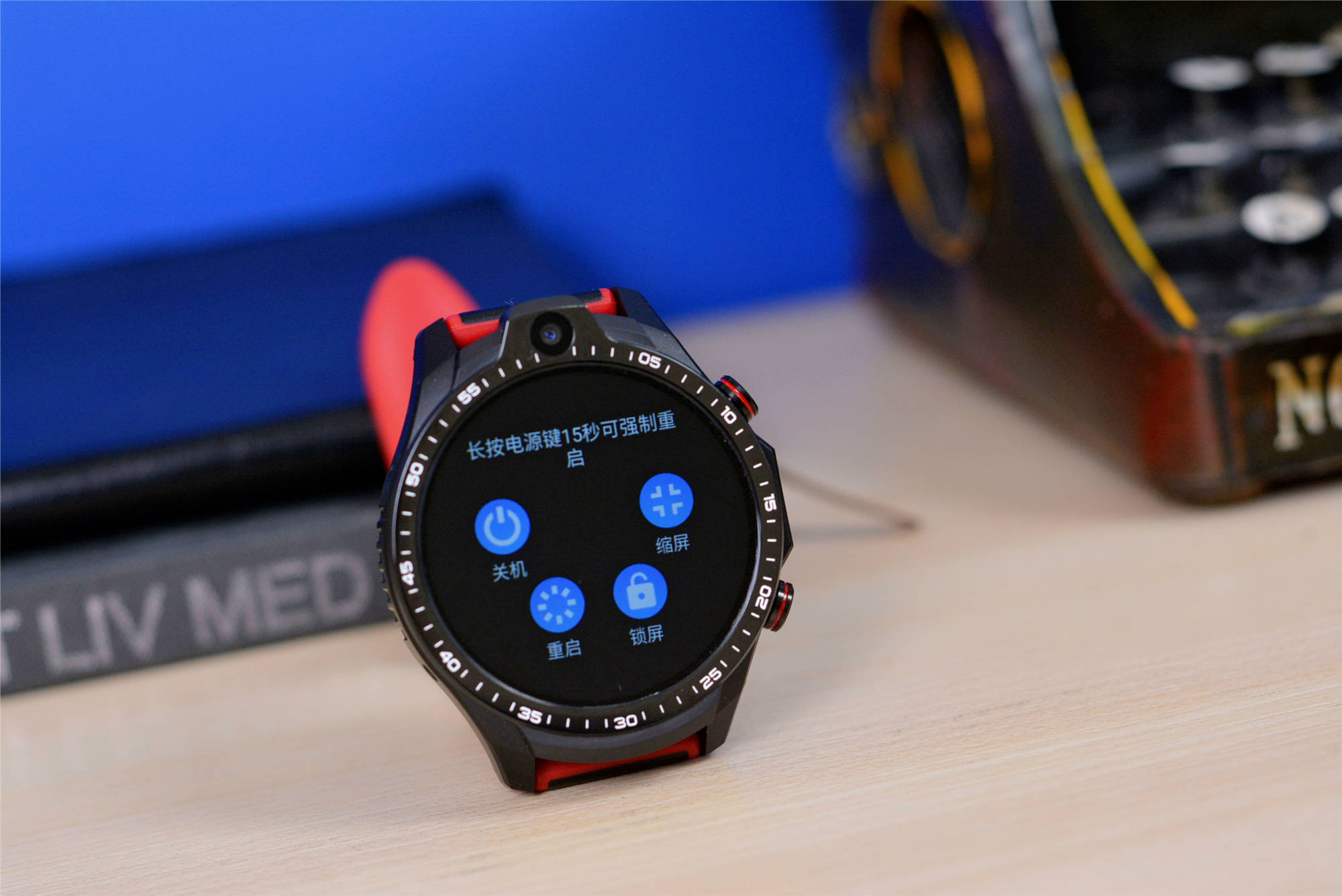 体验jeep黑骑士智能手表能刷视频打电话还能玩手机游戏