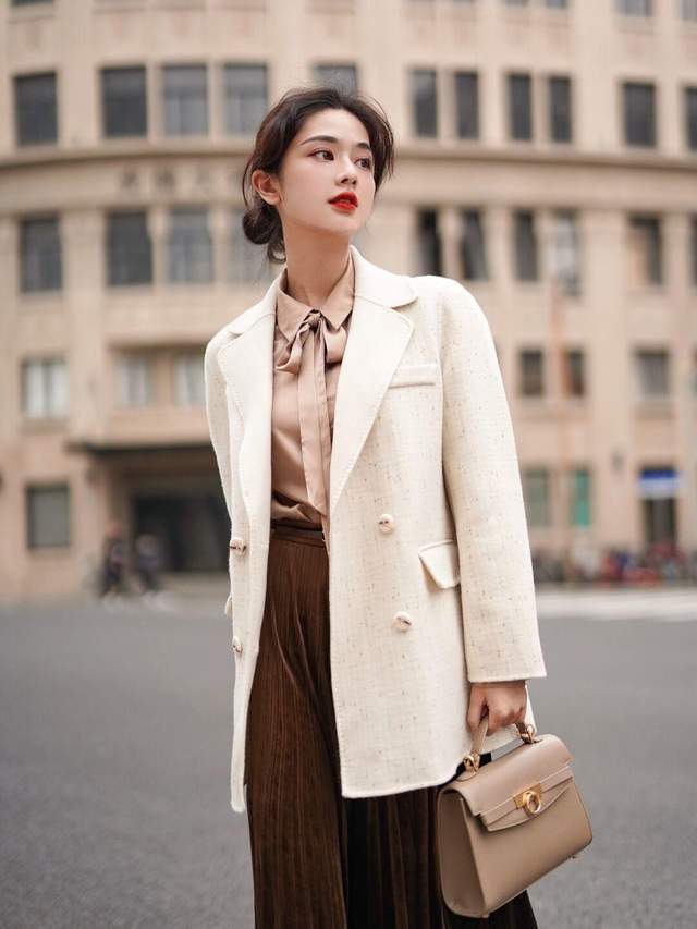 颜色 步入冬季别乱买衣服，试试“毛呢外套”，能让你轻松穿出好气质
