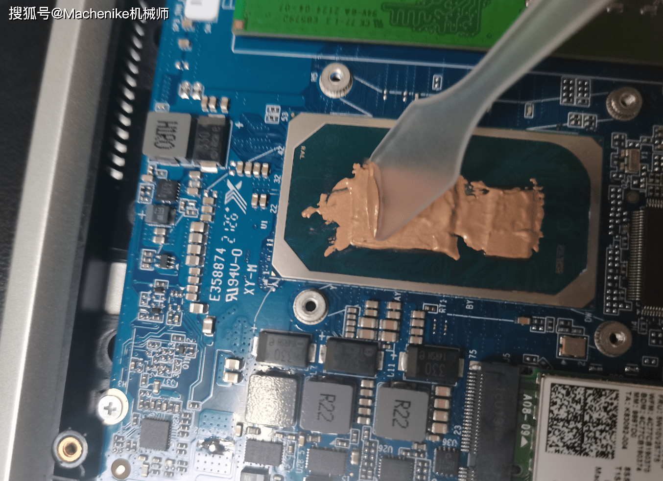 高性价比的轻薄本机械师创物者14拆机清灰教程