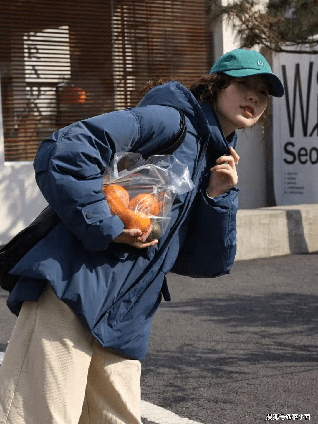 颜色 冬天穿羽绒服不知道选什么颜色？这4种值得一试，一种比一种好看