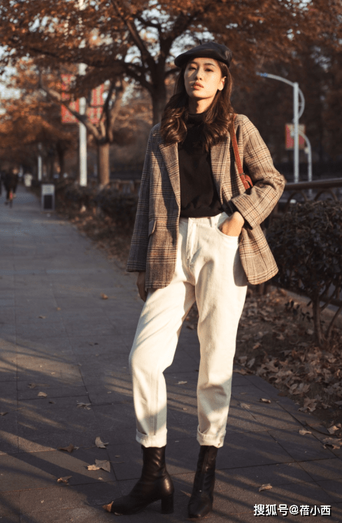 黑色 打底裤早烂大街了，“奶白裤”才是当季王者！搭配大衣、西装好美