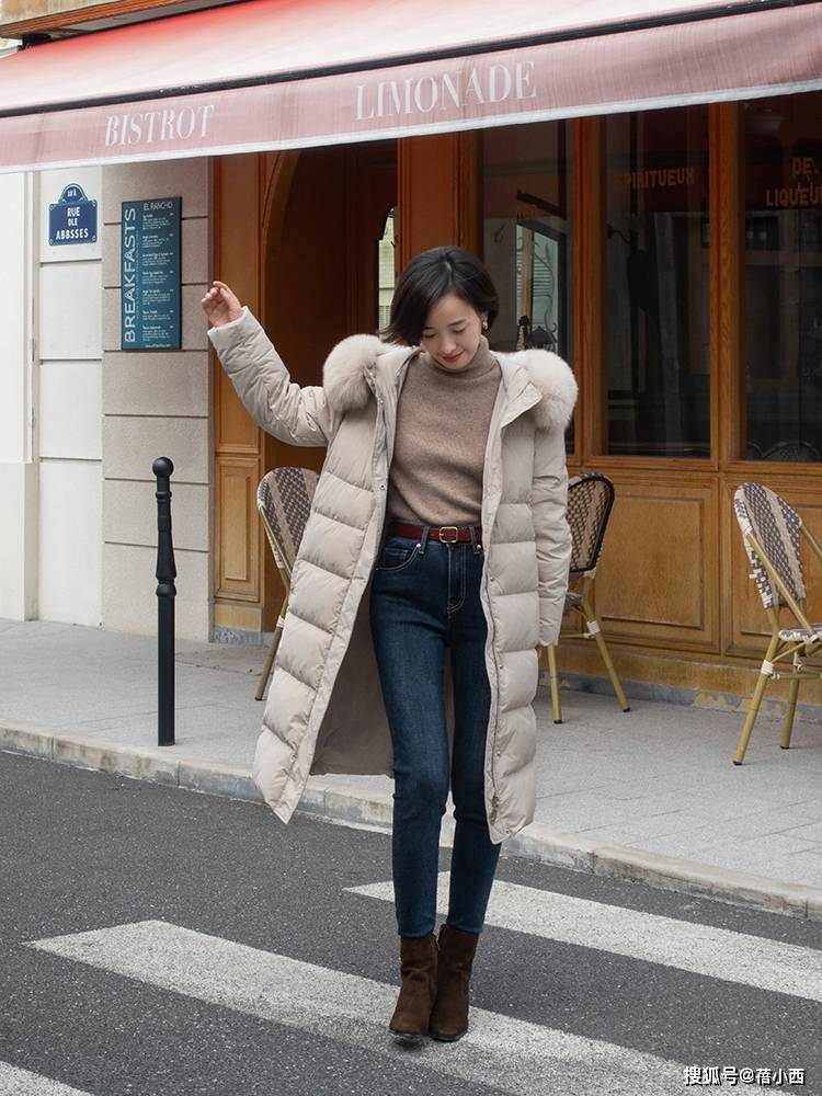小白 “羽绒服+牛仔裤”=秋冬洋气搭配,兼具时髦和保暖,太高级了!