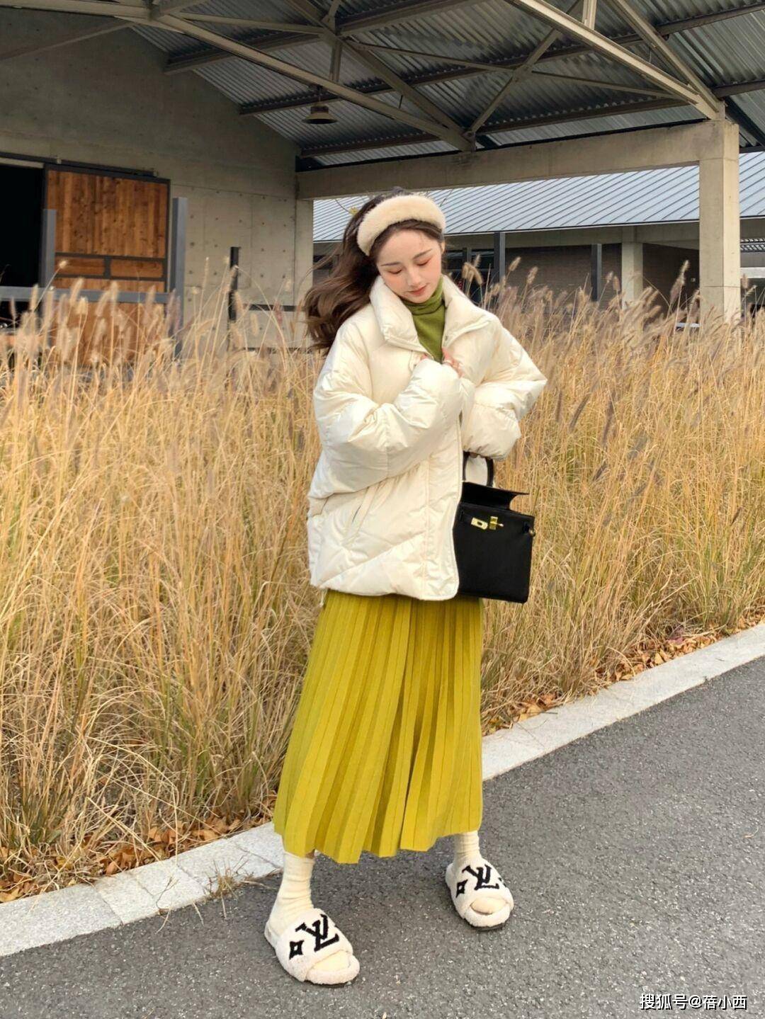 整体 冬季穿羽绒服不怕冷，选这5款就够了，配毛衣、牛仔裤时髦又洋气