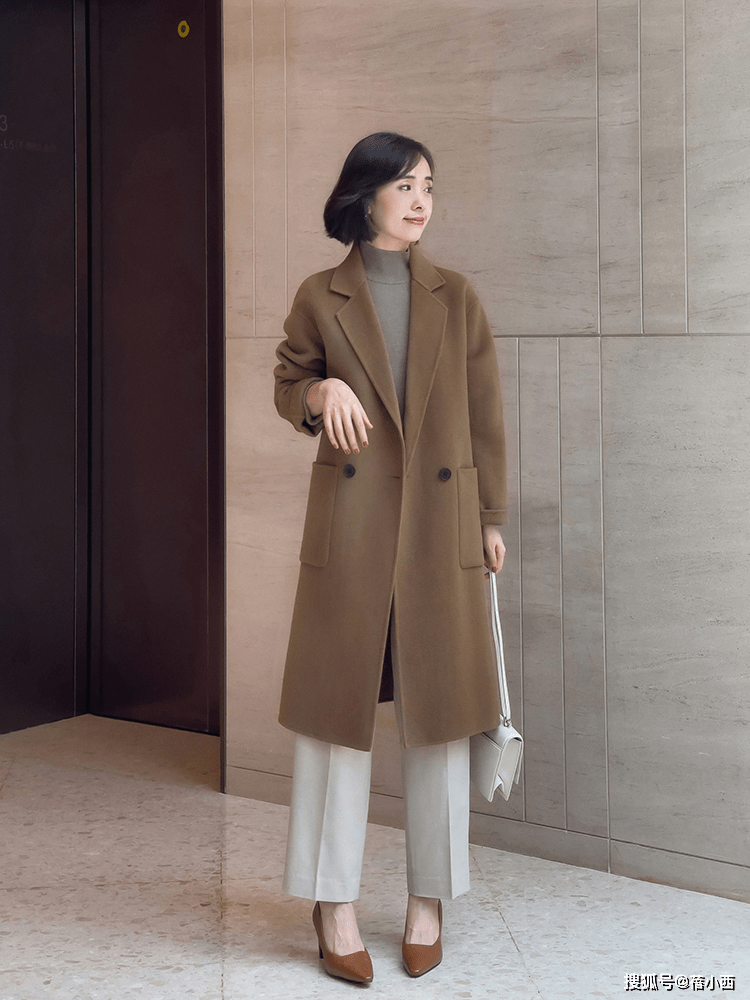 驼色 奔三奔四的女人，冬季穿大衣要记住这3个技巧，轻松穿出好气质