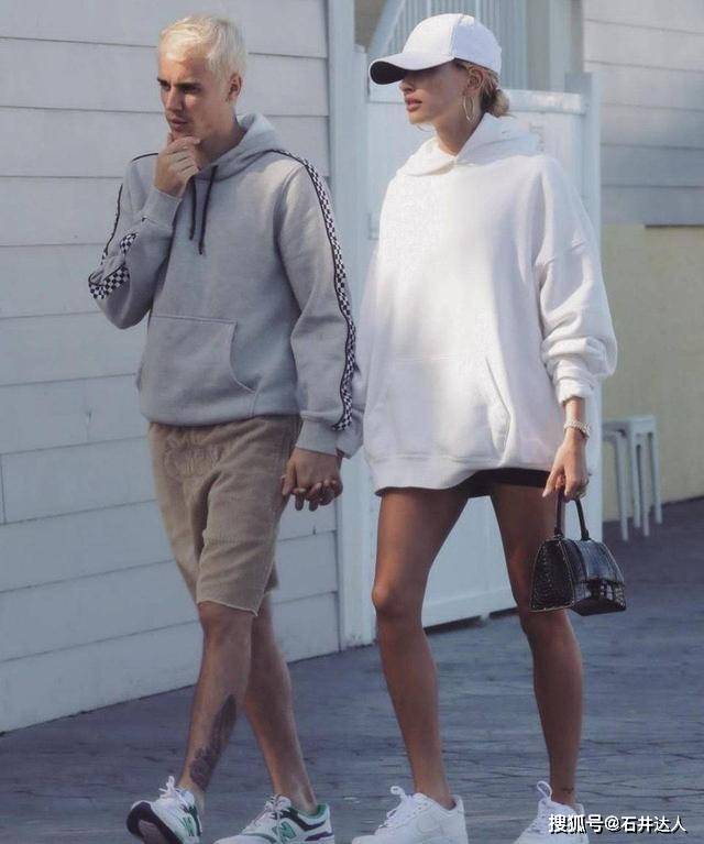 运动服 海莉亲自示范，如何利用3个简单技巧，把运动服穿出街头时尚感