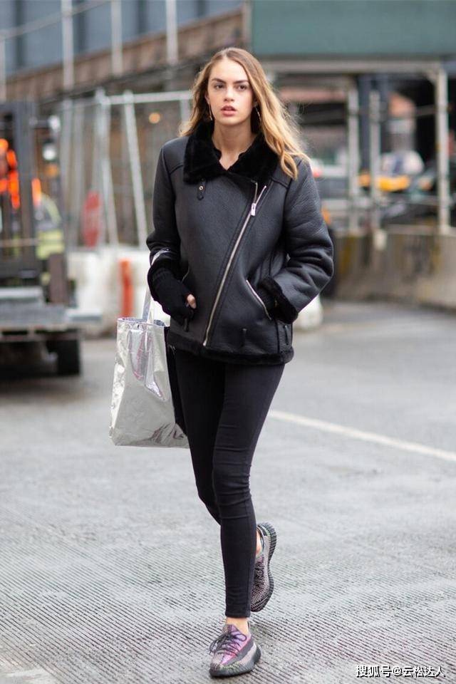 牛仔服 “外套+毛领”，冬季这么选，时髦与温暖可以兼得