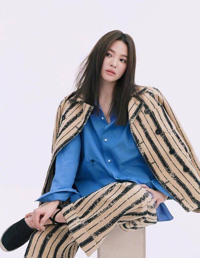 女生 宋慧乔高级感不仅是气质，“穿搭”更重要，难怪她优雅又显嫩
