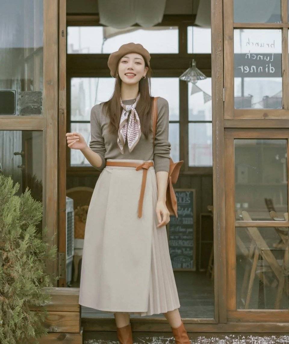 设计 秋冬，高级感穿搭指南，针织衫搭配半身裙，温柔知性更具女人味