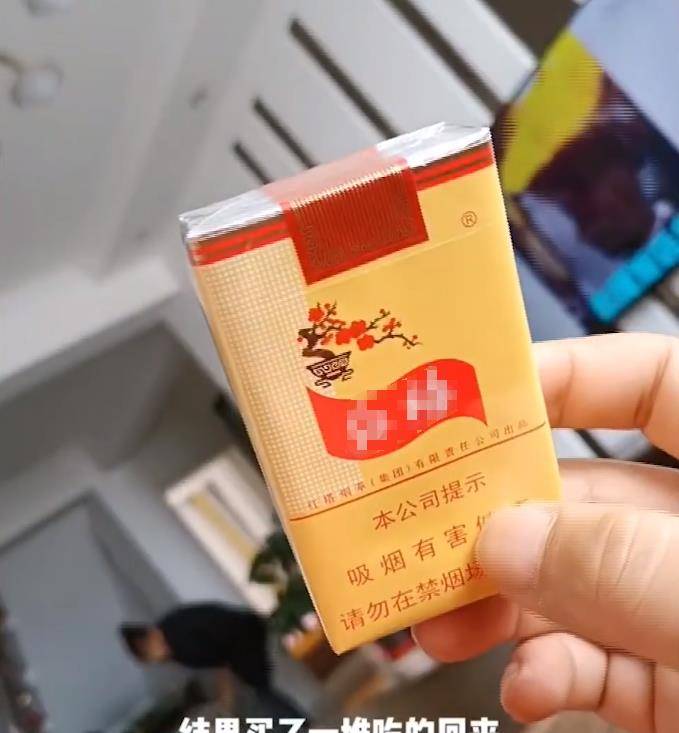 小孩|辽宁一男子让儿子买烟，儿子带回一堆零食，爸爸看到烟后不淡定