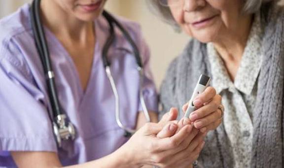 活动|这四类人肾脏很容易坏掉，警惕三种表现，做好三件事，肾会变好！