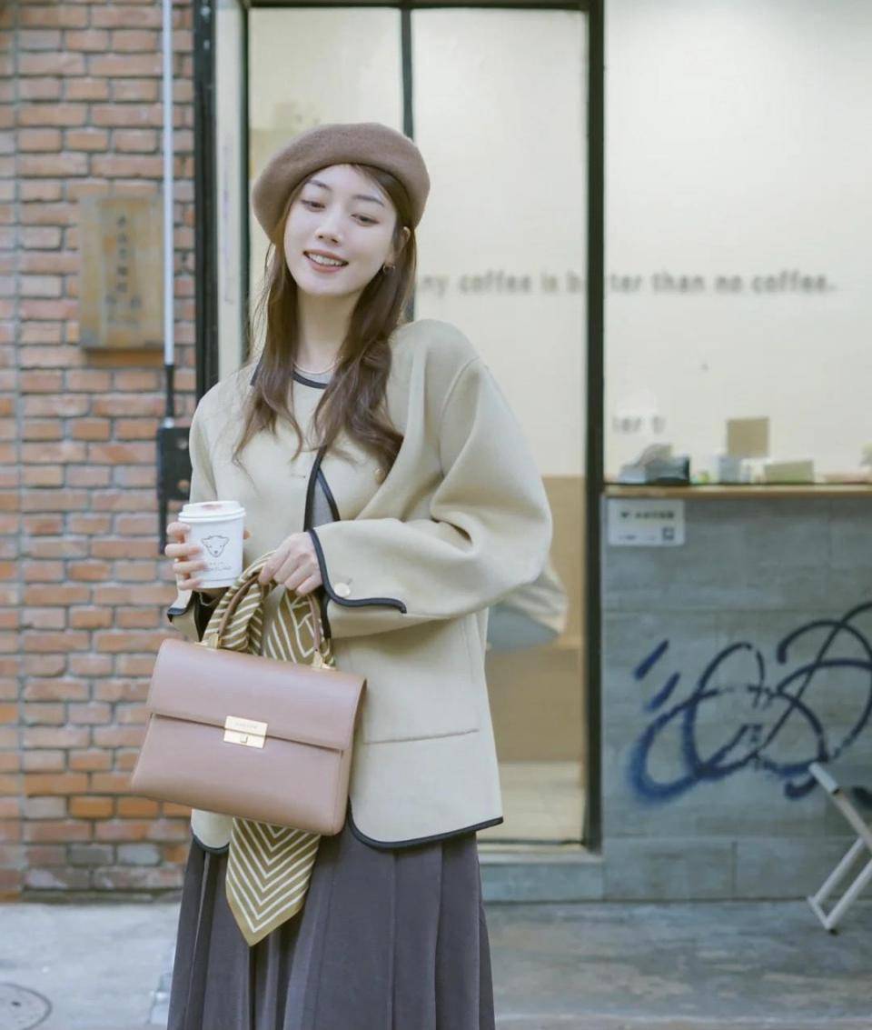 设计 秋冬，高级感穿搭指南，针织衫搭配半身裙，温柔知性更具女人味