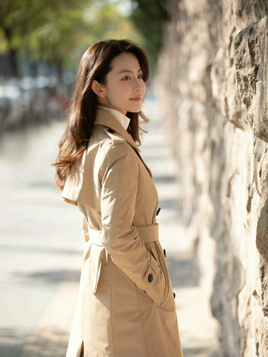 棕色 知性温婉的大衣搭配示范，这些穿搭方式保暖又精致，日常实用