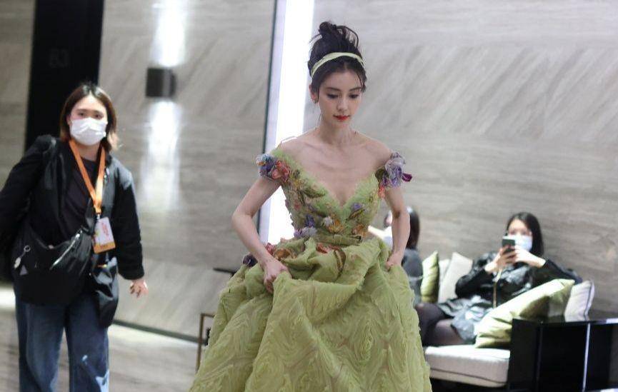 女神 33岁杨颖生图,没有后期修图后,这身材状态我没眼花吧?