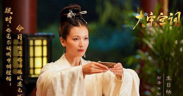 李少红|首播热度冲上第二，42岁刘涛强行扮嫩，她凭什么能打败马思纯？