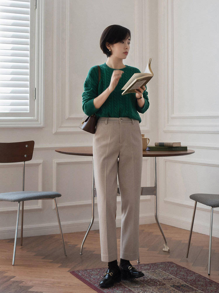 下半身 这个冬天一定要拥有一件羊毛衫,搭配棕色西装裤,简直不要太美